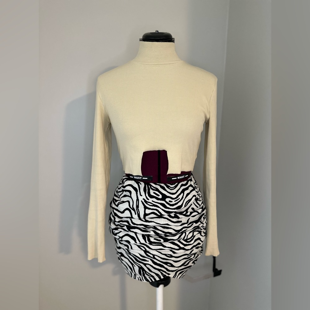 ASYOU high neck cutout ribbed top in putty